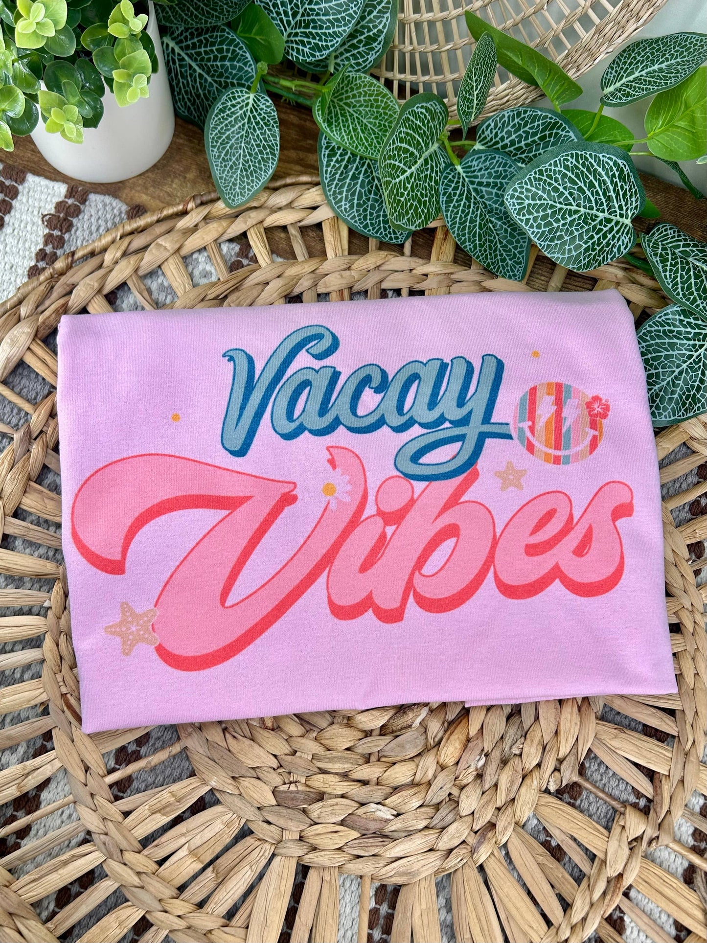 Vacay Vibes T-shirt: Gilden-Pink / S