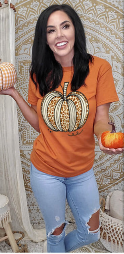 Sassy Autumn Leopard Pumpkin t-shirt.
